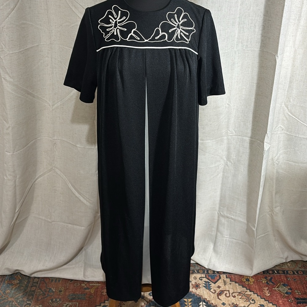 Vintage 60s/70s Black and White House Dress